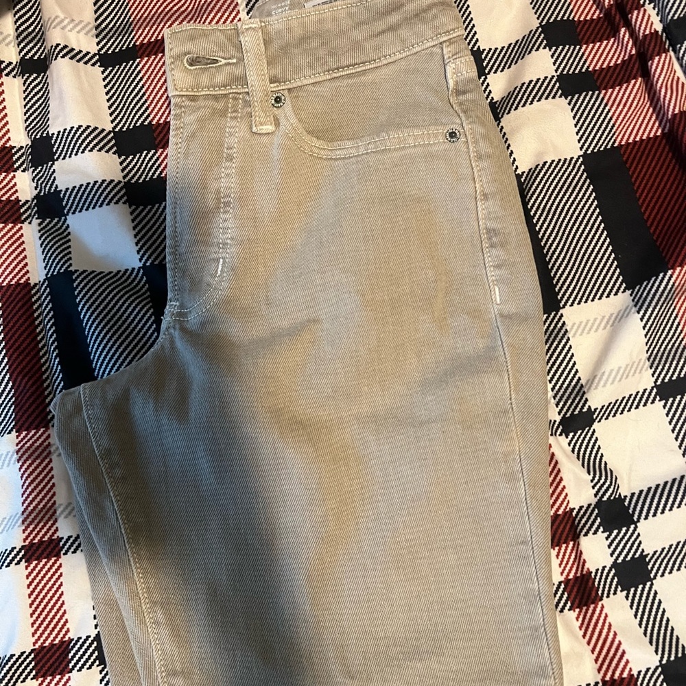 Brand new jeans I tried they on and they didn’t fit